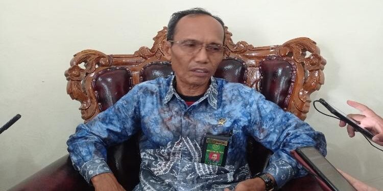 FOTO: RZL/MATAKALTENG - Jubir Pengadilan Agama Kelas I Palangka Raya, H M Azhari, saat dikonfirmasi usai melaksanakan sidang gugatan cerai Hj Umi Mastikah dengan Sriosako.