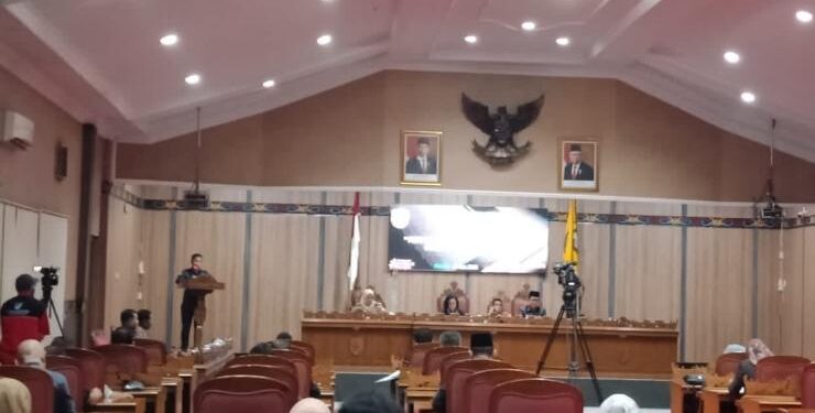 FOTO : DIAN/MATA KALTENG - Penyampaian pidato pengantar Bupati Kotim terkait pertanggung jawaban pelaksanaan APBD 2022, di DPRD Kotim, Senin 19 Juni 2023.