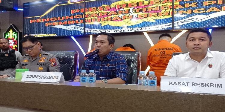 FOTO: RZL/MATAKALTENG - Direktur Reskrimum Polda Kalteng, Faisal F Napitupulu (tengah), saat melakukan press release.