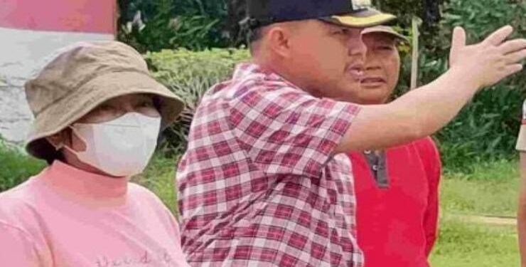 FOTO : IST/MATAKALTENG - Pj Bupati Barsel, Deddy Winarwan saat memantau fasilitas jalan dan bangunan di kawasan Talio.