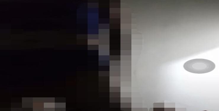 FOTO : AGUS/MATA KALTENG - Hasil tangkap layar yang memperlihatkan diduga waria dengan seorang laki-laki sedang melakukan adegan dewasa dengan cara video live streaming di akun instagram yang diduga milik pribadi.