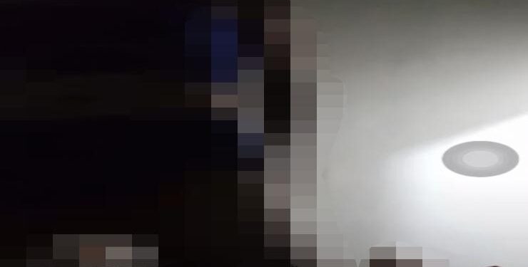 FOTO : AGUS/MATA KALTENG - Hasil tangkap layar yang memperlihatkan diduga waria dengan seorang laki-laki sedang melakukan adegan dewasa dengan cara video live streaming di akun instagram yang diduga milik pribadi. 