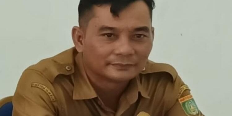 Teguh Budi Leiden, Kepala Disnakertrans Barsel.
