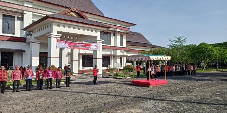 FOTO: ALDI/MATA KALTENG - Suasana saat apel peringatan hari lahir Pancasila di halaman Kantor Bupati Seruyan, Kamis 1 Juni 2023.