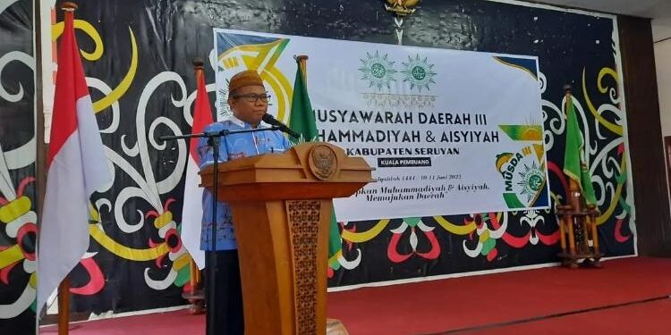 FOTO: PROKOM SERUYAN/MATA KALTENG - Asisten Pemerintahan dan Kesejahteraan Setda Seruyan, Agus Suharto aaat menyampaikan sambutan dalam Musda III Muhammadiyah dan Aisyiyah Kabupaten Seruyan di Gedung Serbaguna, kemarin.