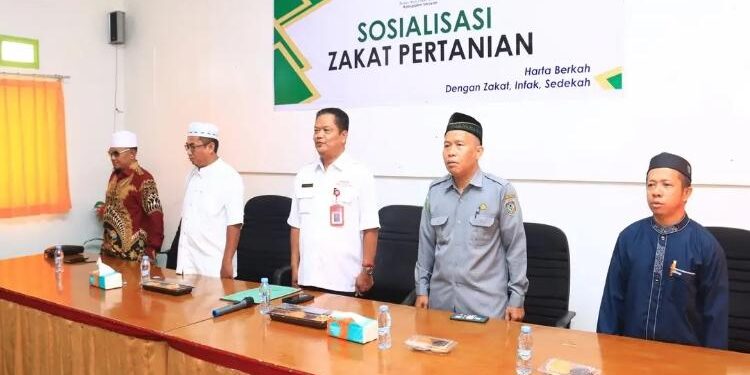 FOTO: PROKOM SERUYAN/MATA KALTENG - Sekda Seruyan, Djainu'ddin Noor (tengah) saat menghadiri sosialisasi zakat pertanian di Aula Mess Pemda Seruyan, Rabu 14 Juni 2023.