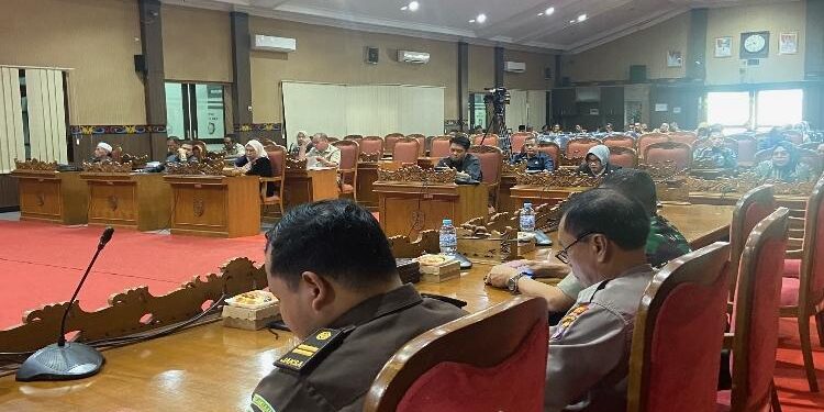 FOTO: DIAN/MATA KALTENG - Suasana pemandangan umum fraksi atas laporan pertanggungjawaban pelaksanaan APBD 2022, Senin 10 Juli 2023.