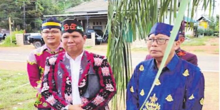 FOTO: MATAKALTENG - Anggota DPRD Kotim, Ary Dewar saat menghadiri Hari Raya Nyepi di Desa Bukit Raya, Cempaga, Kotim.