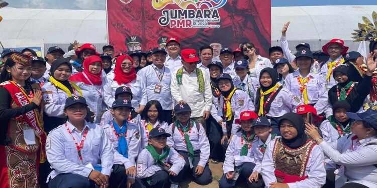 FOTO: IST/MATAKALTENG - Sahli Kemasyarakatan dan SDM Suhaemi yang juga Ketua Kontingen Jumbara PMR Tingkat Nasional IX dari Kalteng menghadiri pembukaan kegiatan di Stadion Jati, Kalianda, Lampung Selatan, Lampung.