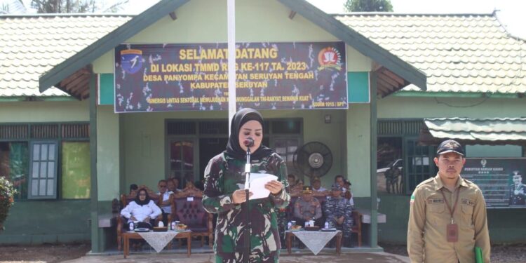 FOTO: KODIM/MATA KALTENG - Wakil Bupati Seruyan, saat membacakan sambutan dalam pembukaan TMMD ke 117 tahun 2023 yang dilaksanakan oleh Kodim 1015 Sampit di Kabupaten Seruyan.