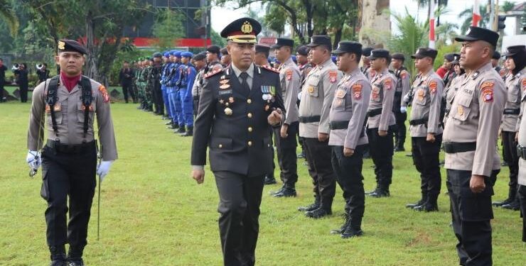 FOTO : IST/MATA KALTENG - Upacara memperingati HUT Bhayangkara ke 77 di halaman Kantor Pemda Kotim, Sabtu, 1 Juli 2023.