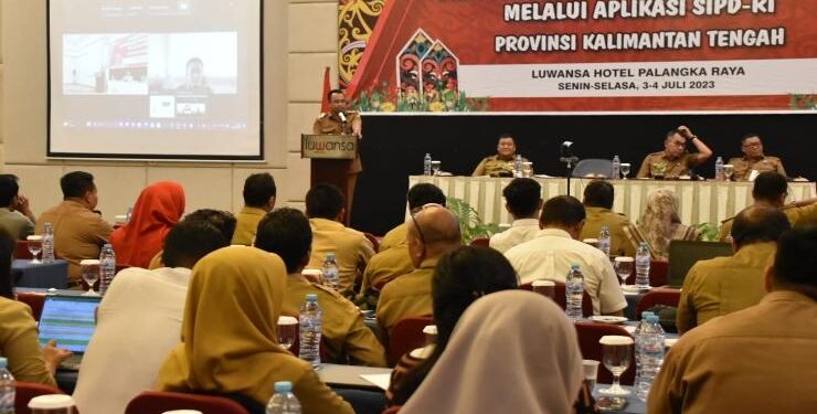 FOTO : IST/MATAKALTENG - Acara Sosialisasi dan Bimtek Penyusunan Perencanaan Anggaran Melalui Aplikasi SIPD-RI. Kegiatan ini berlangsung di Hotel Luwansa Palangka Raya, Senin 3 Juli 2023.