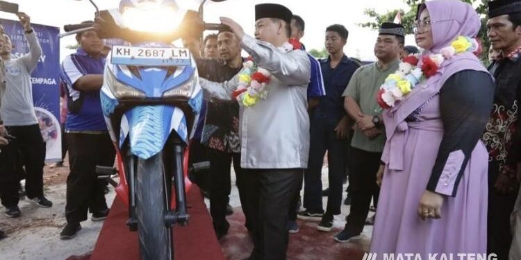 FOTO: DOK/MATA KALTENG - Bupati Kotim saat launching motor listrik karya siswa SMKN 1 Cempaga belum lama ini.