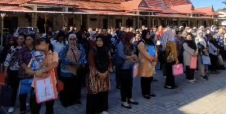 FOTO : DISDIK/MATA KALTENG - Pembagian SPK PPPK Guru di Disdik Kotim, Rabu 5 Juli 2023.