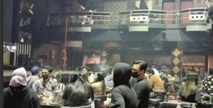 FOTO : Dok/MATA KALTENG - Suasana di salah satu tempat hiburan malam di Kota Sampit.