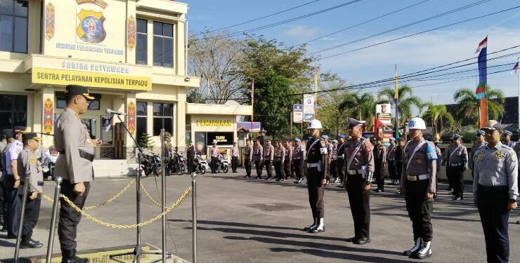 FOTO : AGUS/MATA KALTENG - Upacara Operasi Patuh Telabang 2023 di halaman Mapolres Kotim, Senin, 10 Juli 2023.