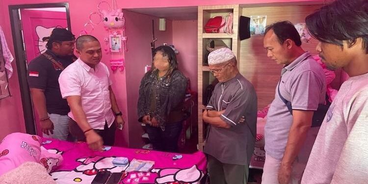 FOTO: IST/MATA KALTENG - SW saat diringkus oleh tim Cobra Satresnarkoba Polres Kotim.