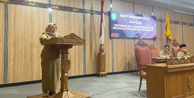 FOTO : DIAN/MATAKALTENG - Wakil Bupati Kotim, Irawati saat menyampaikan rancangan KUA PPAS, Senin 10 Juli 2023.