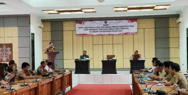 FOTO : ANR/MATAKALTENG - Suasana rapat kerja Kepala Desa dan Badan Permusyawaratan Desa yang dibuka langsung Bupati Katingan Sakariyas, di aula Bappelitbang Katingan.