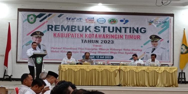 FOTO : DOK DEVIANA/MATAKALTENG - Bupati Kotim Halikinnor saat membuka kegiatan rembuk stunting, Rabu 12 Juli 2023.