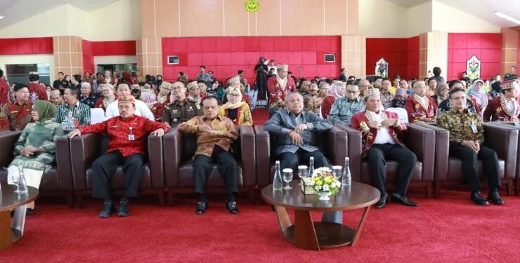FOTO : IST/MATAKALTENG - Sekda Prov. Kalteng Nuryakin saat menghadiri Pelantikan Pengurus ISEI Cabang Palangka Raya
