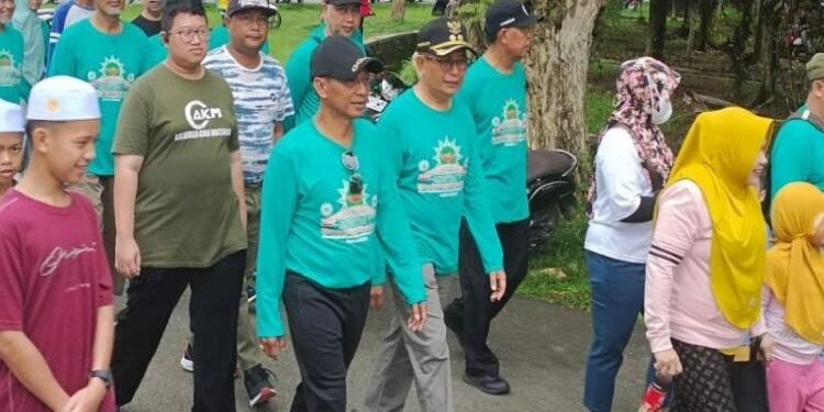 FOTO: MATAKALTENG - Anggota DPRD Murung Raya (Mura), Heriyus hadir, saat mengikuti jalan sehat dalam rangka semarak Musyawarah Daerah ke – V Muhammadiyah dan Aisyiyah.