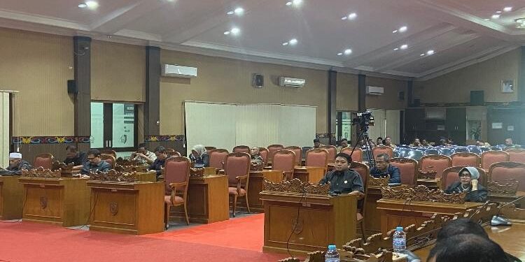 FOTO: DIAN/MATA KALTENG - Pemandangan fraksi DPRD Kotim terkait realisasi APBD 2022 Kotim.