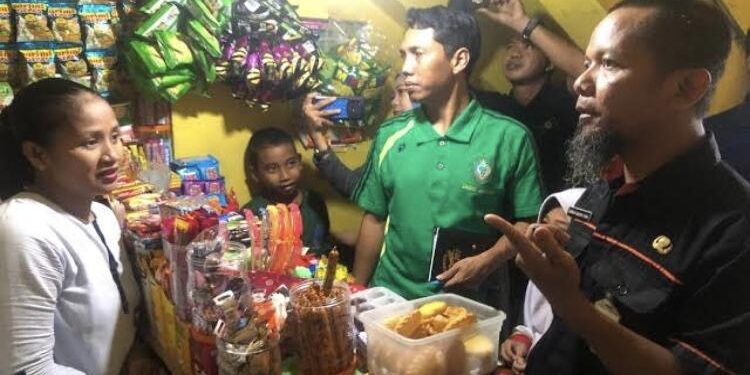 FOTO:DOK/MATAKALTENG - Pengecekkan kantin sekolah oleh Dinkes Kotim beberapa waktu lalu.
