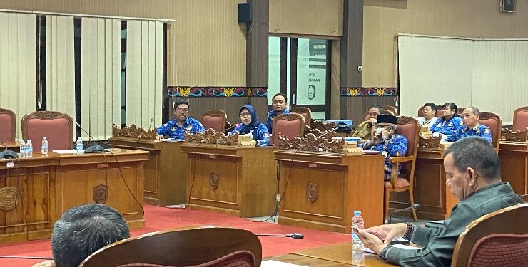 FOTO : DIAN/MATA KALTENG - Pihak eksekutif saat menghadiri rapat pembahasan LPJ APBD 2022, Senin 17 Juli 2023.