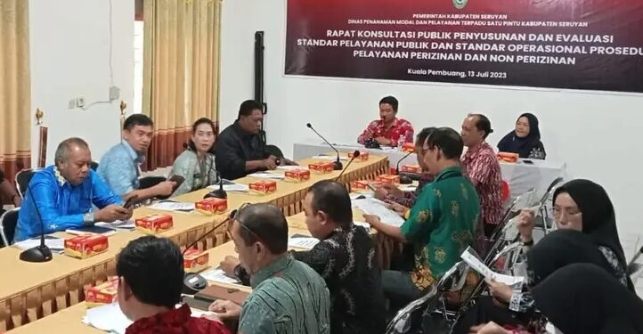 FOTO: IST/MATA KALTENG - Suasana saat kegiatan konsultasi publik penyusunan dan evaluasi SPP dan Standar Operasional Prosedur SOP pelayanan perizinan dan nonperizinan di DPMPTSP Kabupaten Seruyan beberapa waktu lalu.