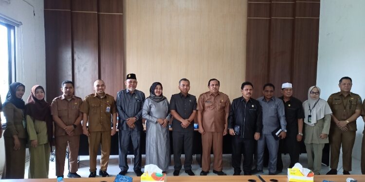 FOTO: ALDI/MATA KALTENG - Jajaran DPRD Dapil I saat melaksanakan reses di RSUD Kuala Pembuang beberapa waktu lalu.