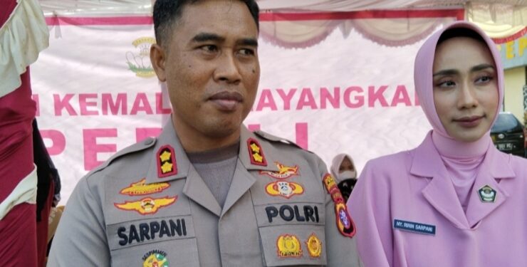 Kapolres Kotim AKBP Sarpani bersama istri