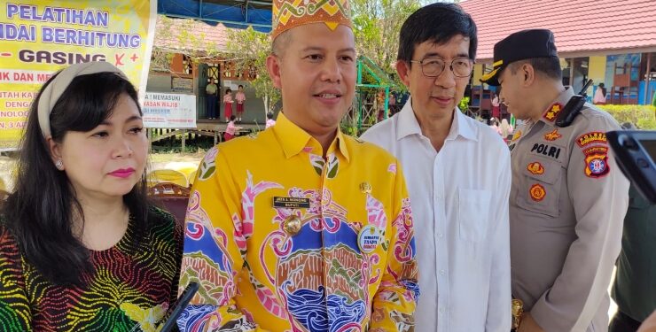 Bupati Gunung Mas Jaya S Monong