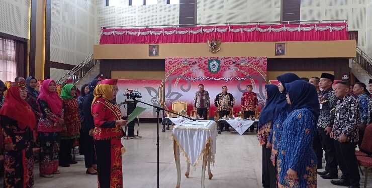FOTO : DEVIANA/MATAKALTENG - Pengukuhan Bunda PAUD tiga kecamatan di Aula Rujab Bupati Kotim, Kamis 20 Juli 2023