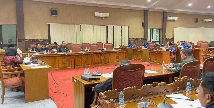 FOTO : DIAN/MATA KALTENG - Rapat paripurna pembahasan pelaksanaan APBD 2022 di DPRD Kotim belum lama ini.