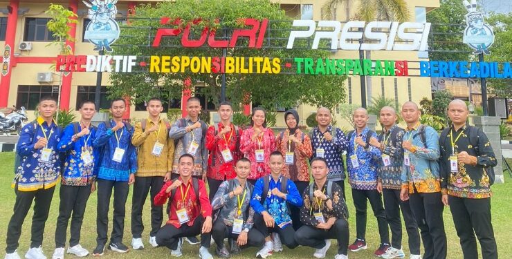 FOTO : HUMAS POLRES GUMAS/MATA KALTENG - Para casis Bintara Polri utusan Polres Gumas ketika berfoto bersama di halaman Mapolda Kalteng, pekan lalu.