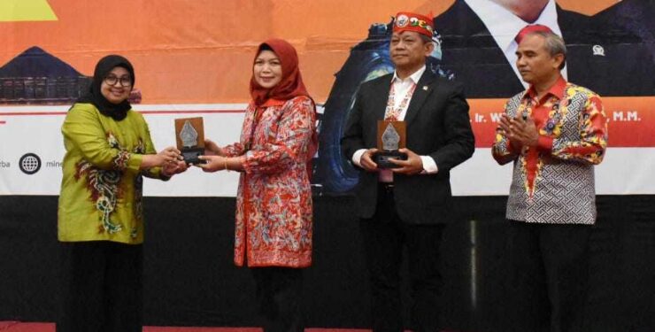 FOTO : IST/MATAKALTENG - Asisten Perekonomian dan Pembangunan (Ekobang) Sri Widanarni saat hadir mewakili Gubernur.