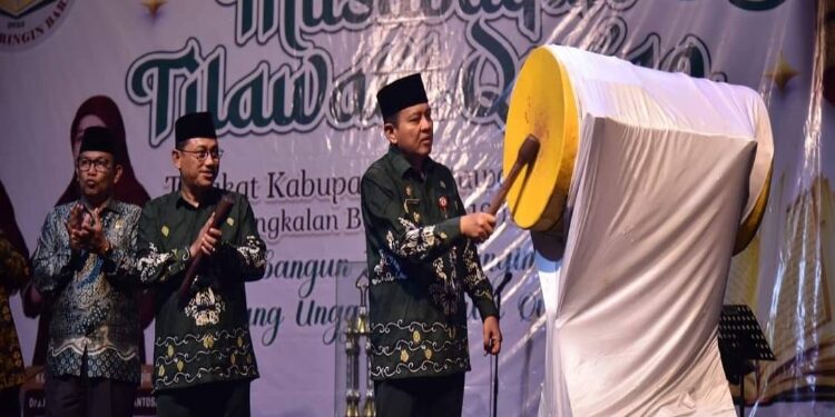 FOTO: IST/MATAKALTENG - Pj Bupati Kobar, Budi Santosa, membuka secara resmi MTQ ke-13 di Lapangan Sampuraga.