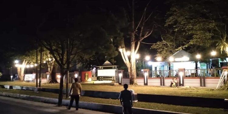 FOTO: IST/MATAKALTENG - Suasana Kantor Kelurahan Baru pada malam hari.