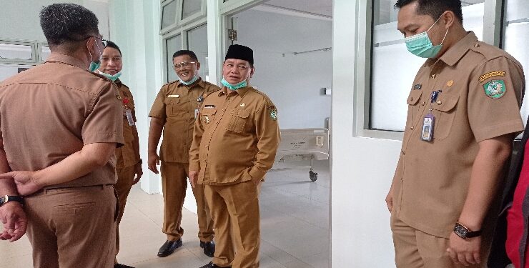 FOTO : DEVIANA/MATAKALTENG - Bupati Kotim Halikinnor dan rombongan saat meninjau RSUD dr Murjani Sampit, Senin 22 Juli 2023.
