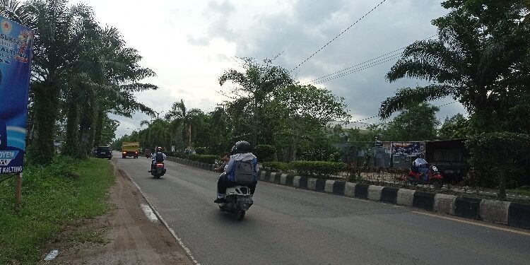 FOTO : DEVIANA/MATAKALTENG - Jalan Jenderal Sudirman yang masih nampak minim umbul-umbul, Senin 24 Juli 2023.