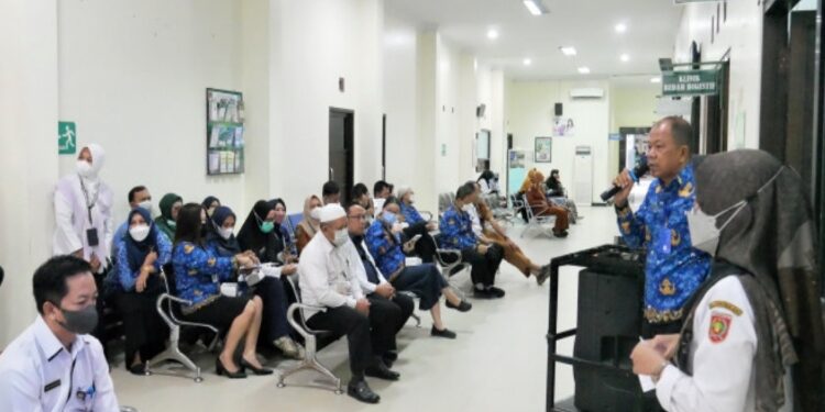 FOTO: IST/MATAKALTENG - Direktur RSUD Sultan Imanuddin Pangkalan Bun, Fachrudin saat membuka secara resmi layanan klinik sub spesialis ginjal dan hipertensi.