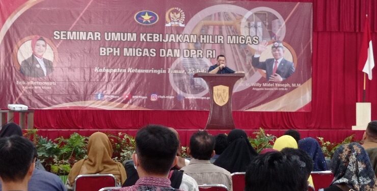 FOTO : DEVIANA/MATAKALTENG - Bupati Kotim Halikinnor saat membuka Seminar Umum Kegiatan Hilir Migas bersama BPH Migas dan DPR RI, Senin 25 Juli 2023.