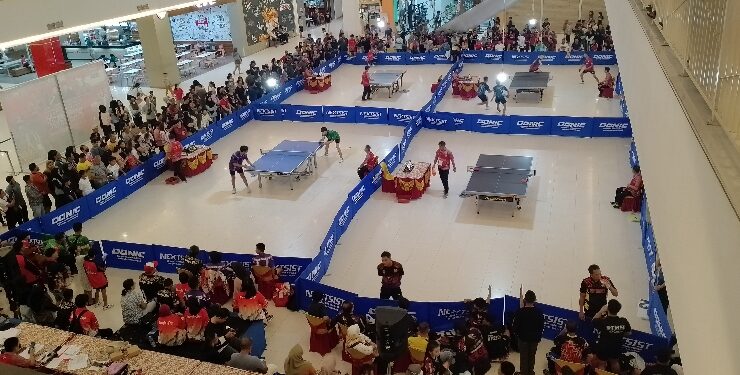 FOTO : IST/MATAKALTENG - Pertandingan tenis meja yang digelar di City Mall Sampit.
