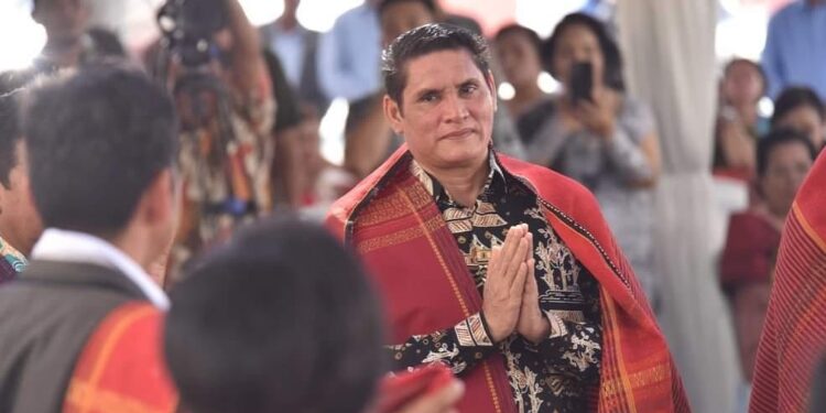 FOTO: IST/MATAKALTENG - Pj Bupati Kobar, Anang Dirjo, saat menghadiri pesta Mameakhon Batu Ojahan pembangunan gereja HKBP Pangkalan Bun, Minggu 9 April 2023.