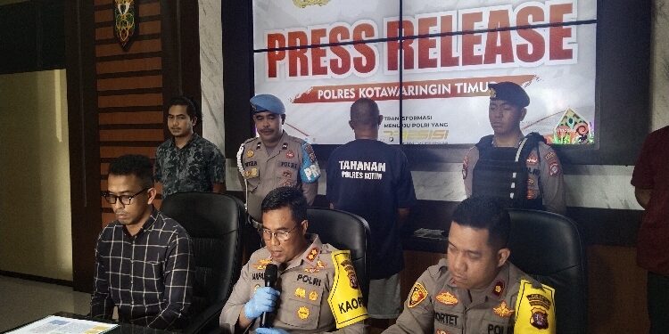 FOTO: AGUS/MATA KALTENG - Pers rilis ungkap kasus pengepul Zirkon pada operasi Peti 2023 di Mapolres Kotim, Rabu 3 Agustus 2023.