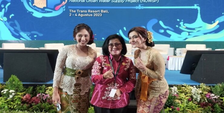 FOTO : Setwan/MATA KALTENG - Ketua DPRD Kotim Rinie Anderson (tengah) saat mengikuti workshop dukungan eksekutif dan legislatif dalam pengembangan program air minum di perkotaan, Jumat 4 Agustus 2023.