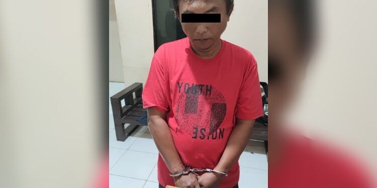 FOTO: IST/MATAKALTENG - Terduga pelaku saat diamankan polisi.