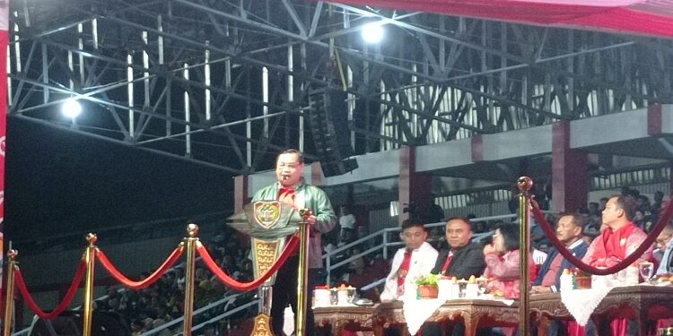 FOTO: DEVIANA/MATAKALTENG - Bupati Kotim Halikinnor saat menyampaikan laporan penutupan Porprov XII Kalteng, Sabtu 5 Agustus 2023.
