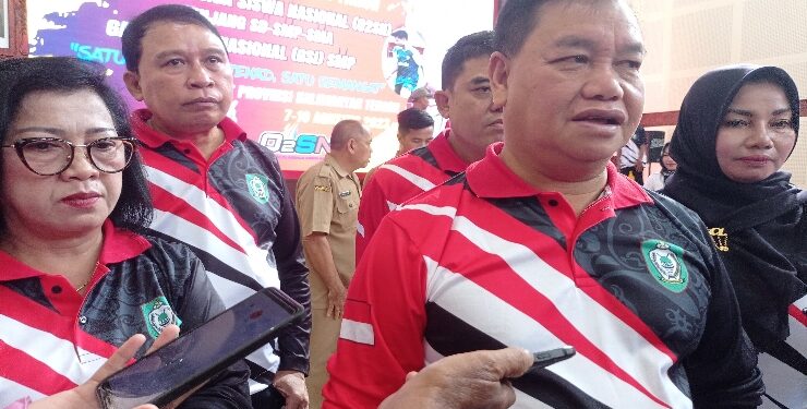 Bupati Kotim Halikinnor didampingi Ketua DPRD Rinie Anderson dan Sekda Kotim Fajrurrahman